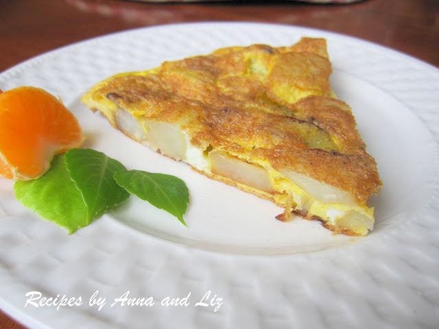 Mom's Easy Potato Omelet by 2sistersrecipes.com 