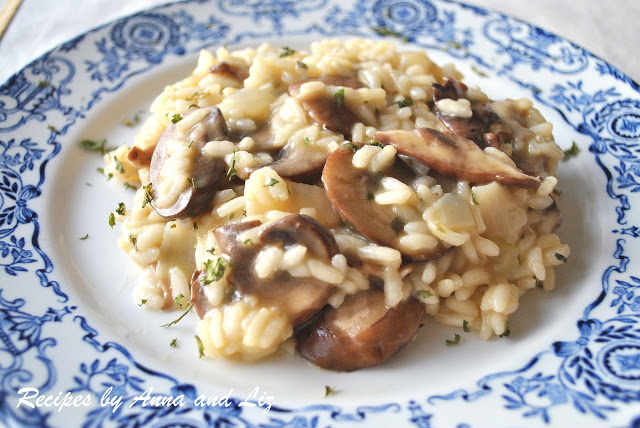 Risotto con Funghi (Mushrooms) is served on a white and blue plate.