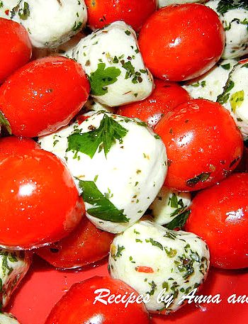 Easy Mozzarella and Tomato Kabobs by 2sistersrecipes.com