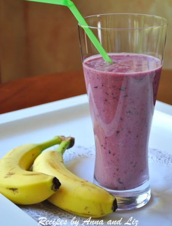 Mixed Berry Protein Smoothie by 2sistersrecipes.com