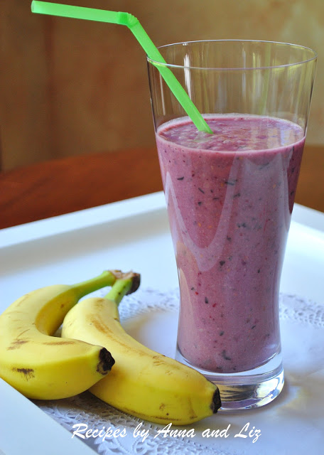 Mixed Berries Smoothie by 2sistersrecipes.com 