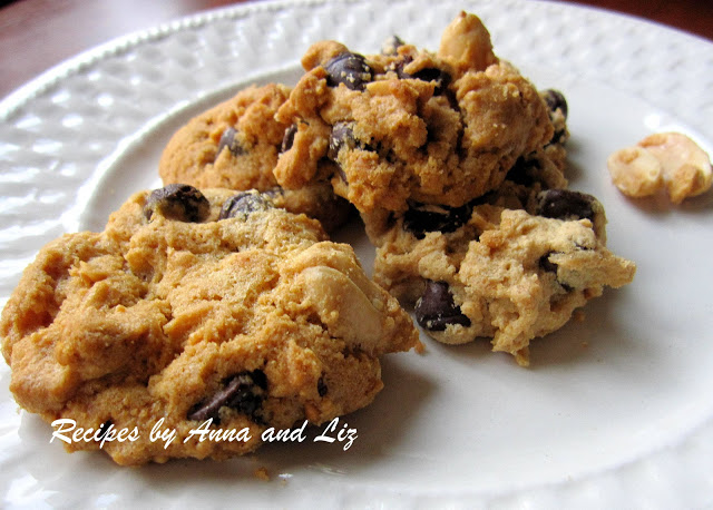 Peanut Butter Chocolate Chip Cookies by 2sistersrecipes.com