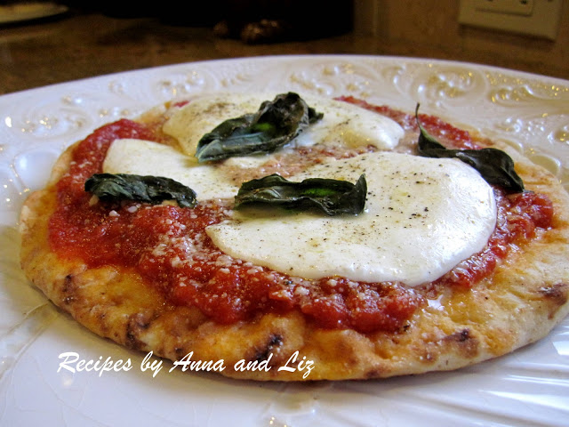 Liz's Pita Pizza by 2sistersrecipes.com 