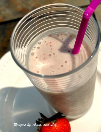 Banana, Strawberry and Yogurt Protein Smoothie by 2sistersrecipes.com
