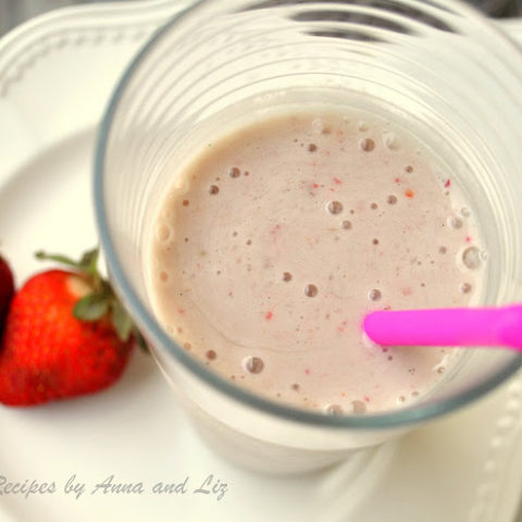 Banana Strawberry and Yogurt Protein Smoothie by 2sistersrecipes.com