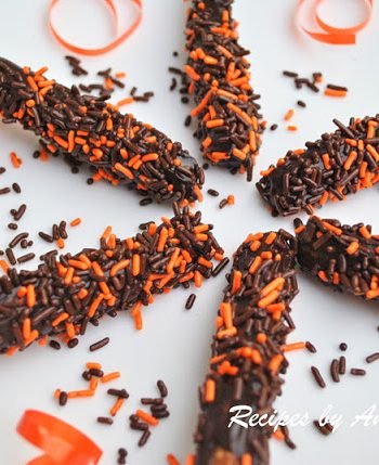 Witches Wands! Chocolate Covered Pretzel Rods, by 2sistersrecipes.com