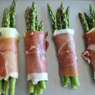 Roasted Asparagus with Prosciutto and Cheese