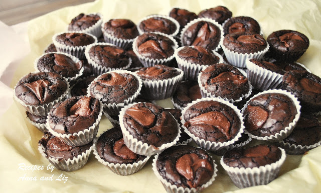 Mini Brownie Cups Filled with Nutella by 2sistersrecipes.com 