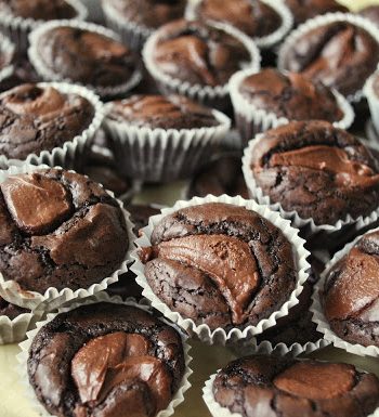 Mini Brownie Cups filled with Nutella by 2sistersrecipes.com