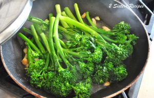 EASY Sauteed Broccolini