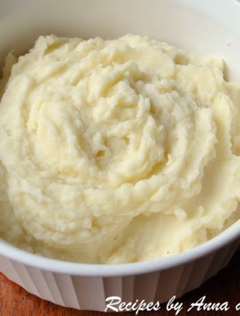 Easy Garlic Mashed Potatoes by 2sistersrecipes.com