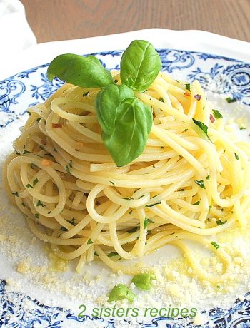 Spaghetti with Garlic and Oil Sauce by 2sistersrecipes.com