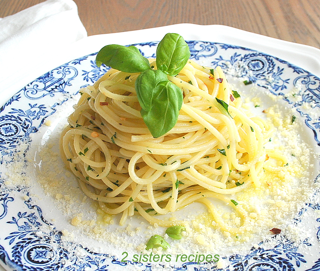 Spaghetti with Garlic and Oil Sauce by 2sistersrecipes.com
