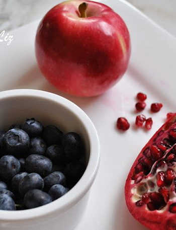 Jump-Start Detox Drink with Apple, Blueberry and Pomegranate by 2sistersrecipes.com
