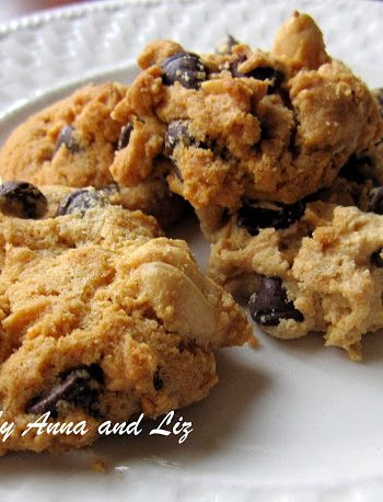 Gluten-Free Peanut Butter and Chocolate Chip Cookies by 2sistersrecipes.com