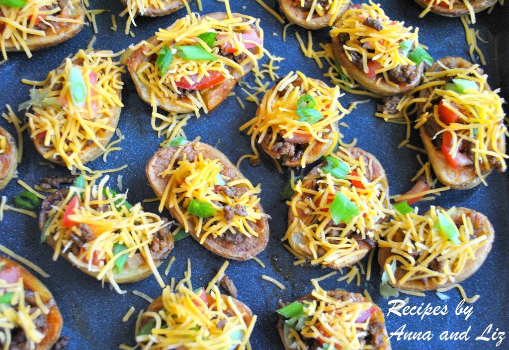 Small potatoes baked with chopped meat, and topped with shredded cheese, tomatoes and cilantrao.