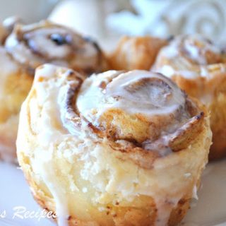 Easy Cinnamon Rolls with Raisins and Walnuts