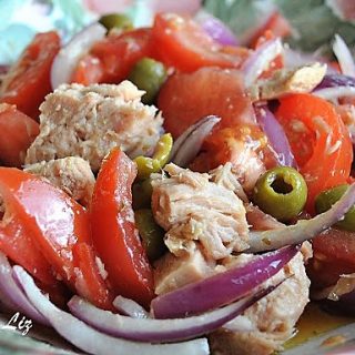 Refreshing Tomato Salad with Tuna, Olives, and Red Onions