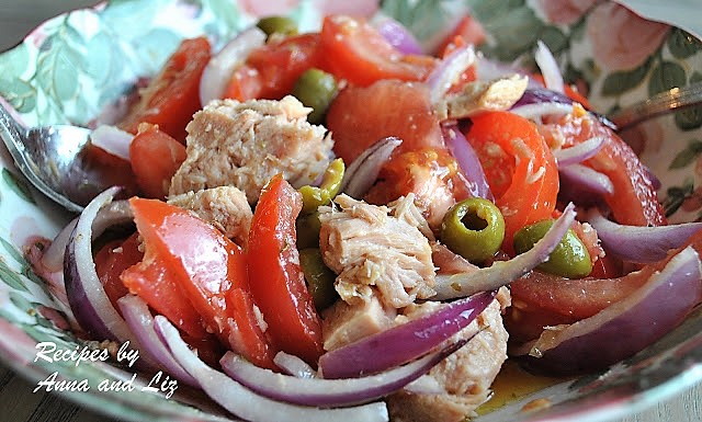 Refreshing Tomato Salad with Tuna by 2sistersrecipes.com 