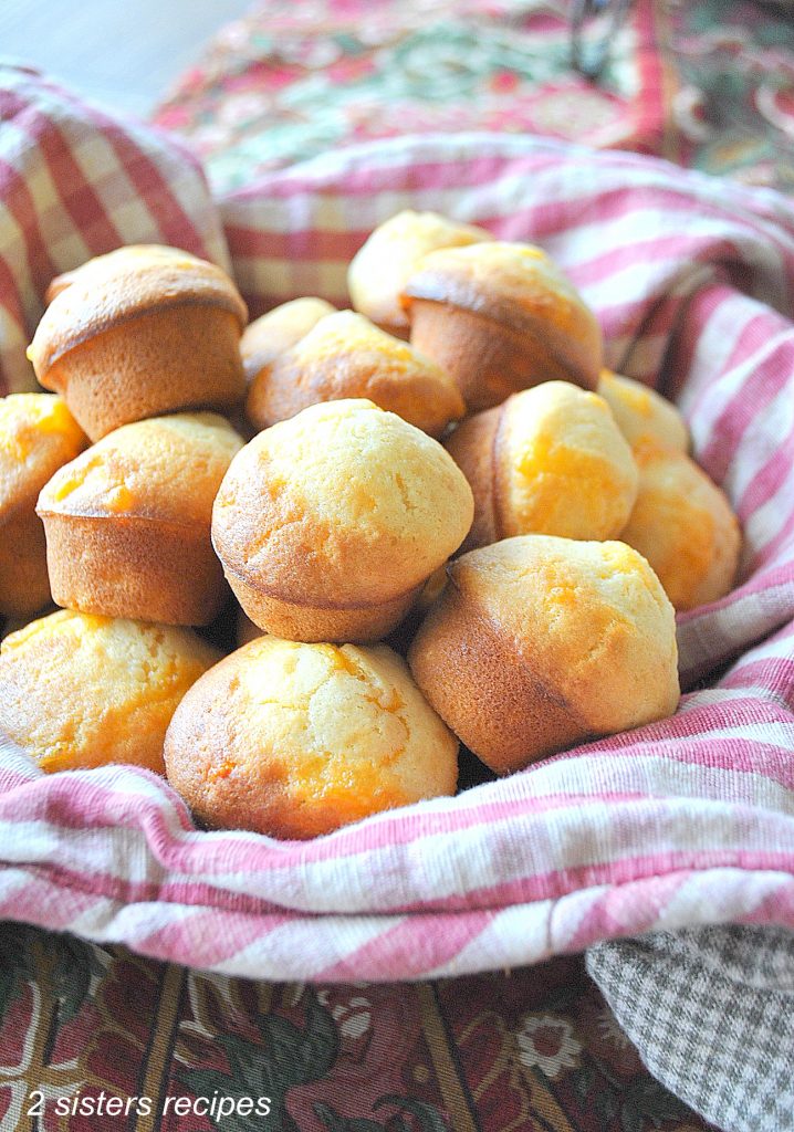 Cheesy Mini Biscuits Copycat of Jim 'n Nick's by 2sistersrecipes.com