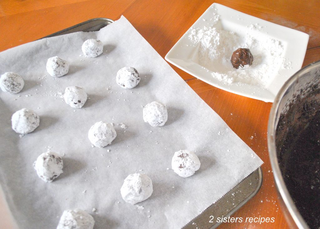 Chocolate Crinkles Cookies by 2sistersrecipes.com 