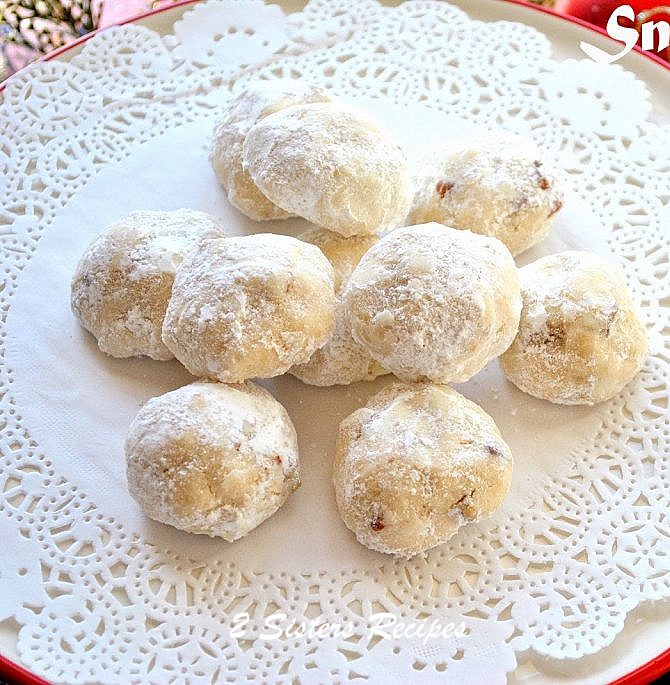 Snow Ball Christmas Cookies and Online Cookie Exchange. by 2sistersrecipes.com 