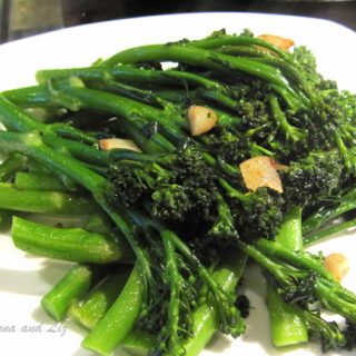 EASY Sauteed Broccolini