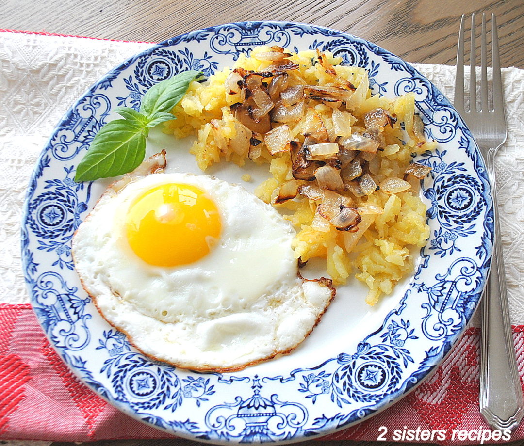 Easy Hash Browns Breakfast - 2 Sisters Recipes by Anna and Liz