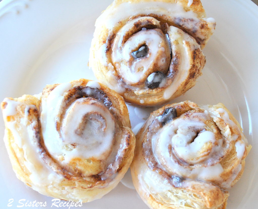 Easy Cinnamon Rolls with Raisins and Walnuts by 2sistersrecipes.com