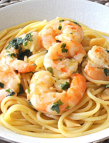 Spaghetti with Garlic and Olive Oil Sauce by 2sistersrecipes.com