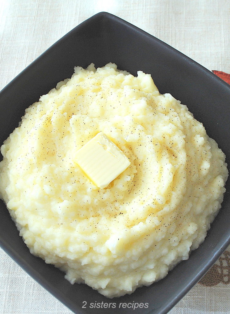 Best Creamy Mashed Potatoes by 2sistersrecipes.com 