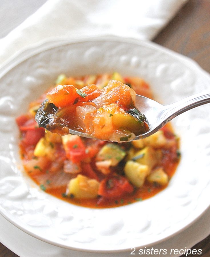 Fast & Easy Zucchini Tomato Soup by 2sistersrecipes.com