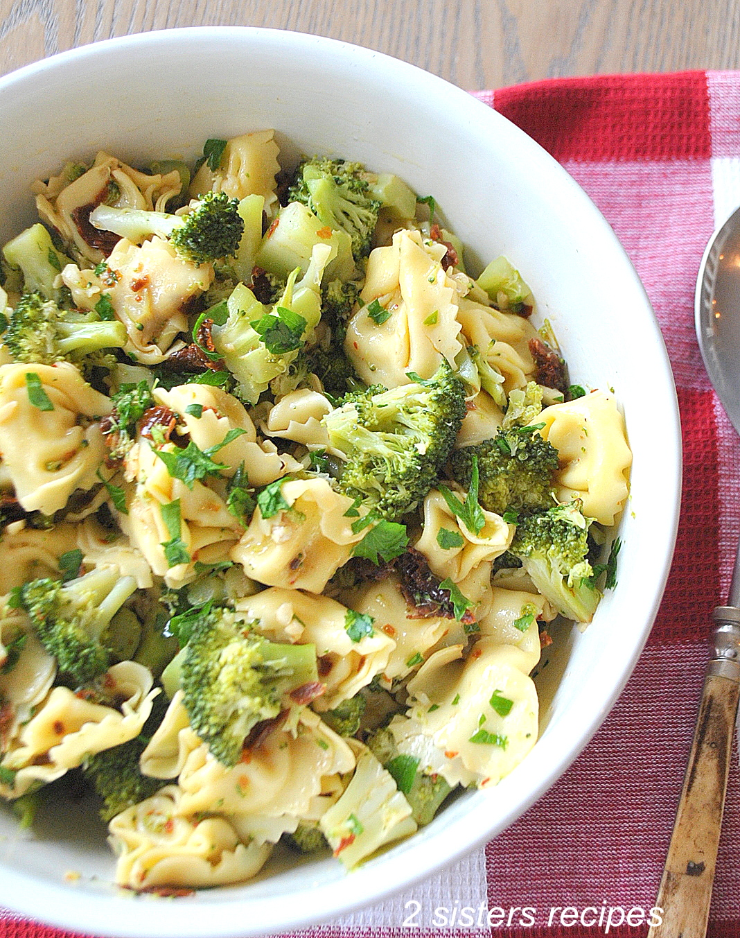 Easy & Delicious Recipes by 2 Sisters Recipes!