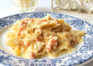 Pasta with Smoked Salmon in Creamy Sauce