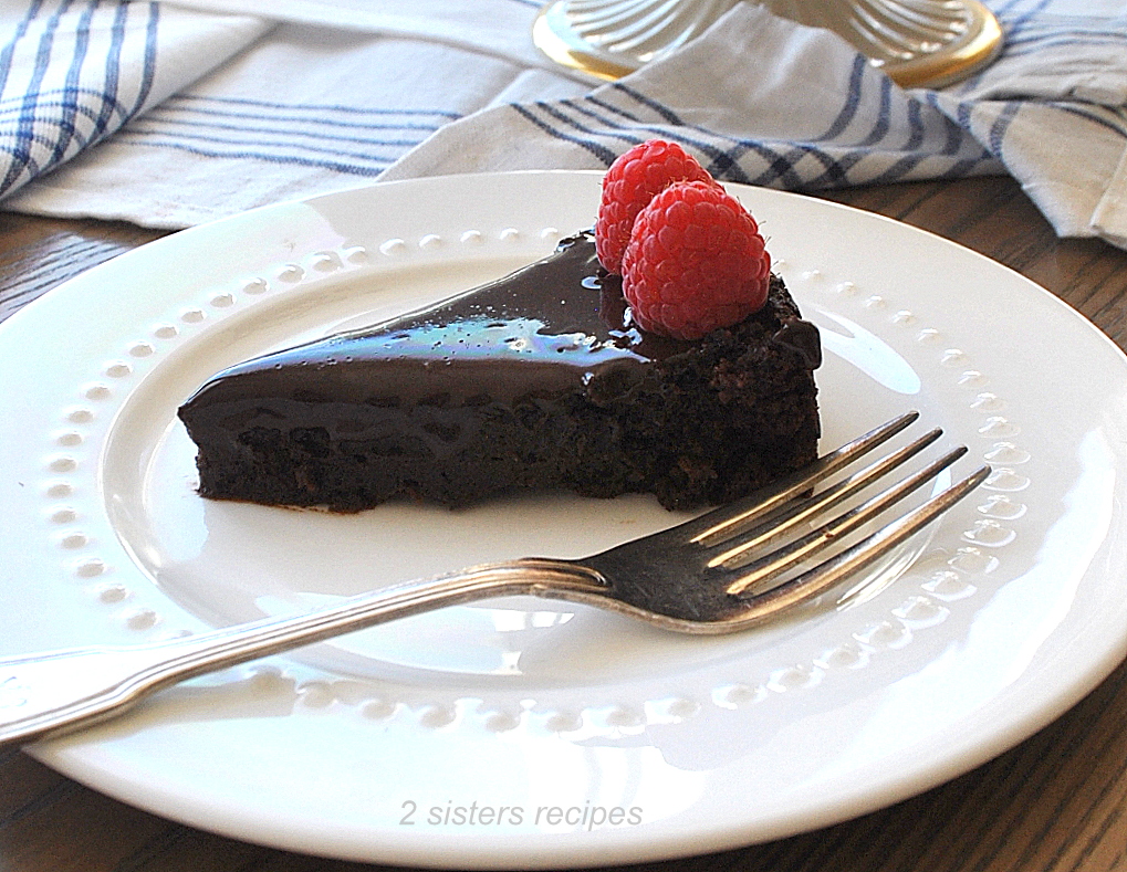 Easiest Flourless Chocolate Cake by 2sistersrecipes.com