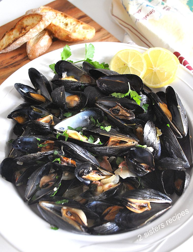 Steamed Mussels in Garlic Fennel Broth by 2sistersrecipes.com